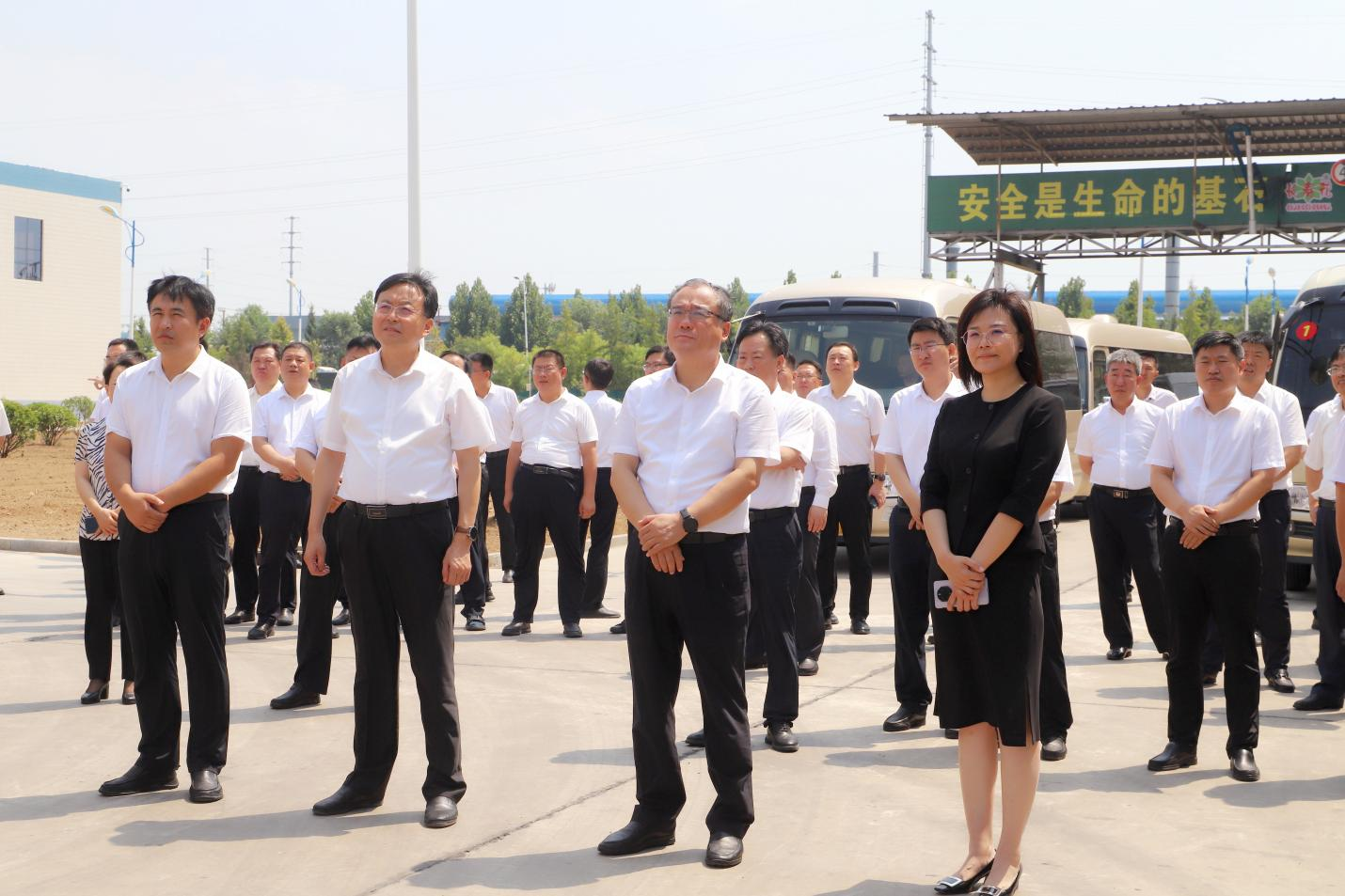 鄒平市黨建統(tǒng)領經(jīng)濟社會高質(zhì)量發(fā)展現(xiàn)場觀摩會與會領導來山東三星集團觀摩指導